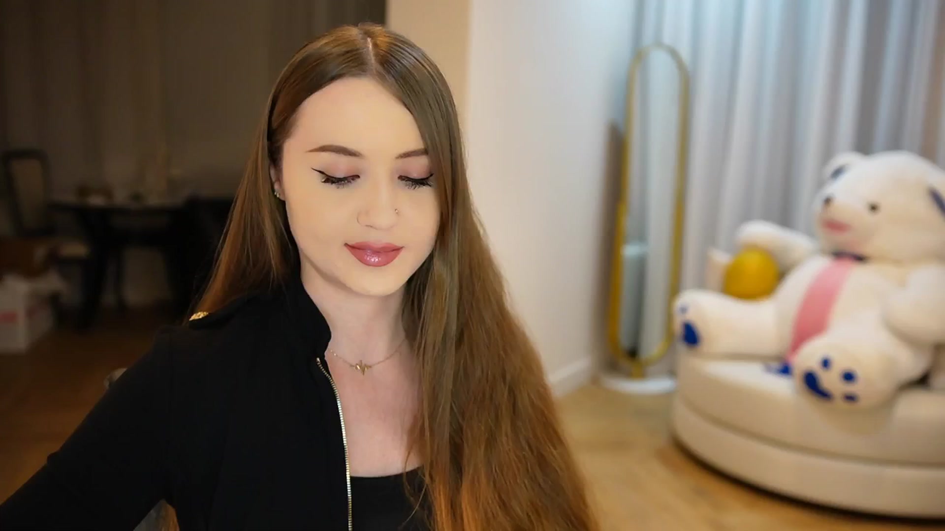 Gallery image thumbnail from Innocent_Soul's myfreecams stream on, 10/14/2024, 24:33 image 19 of 20