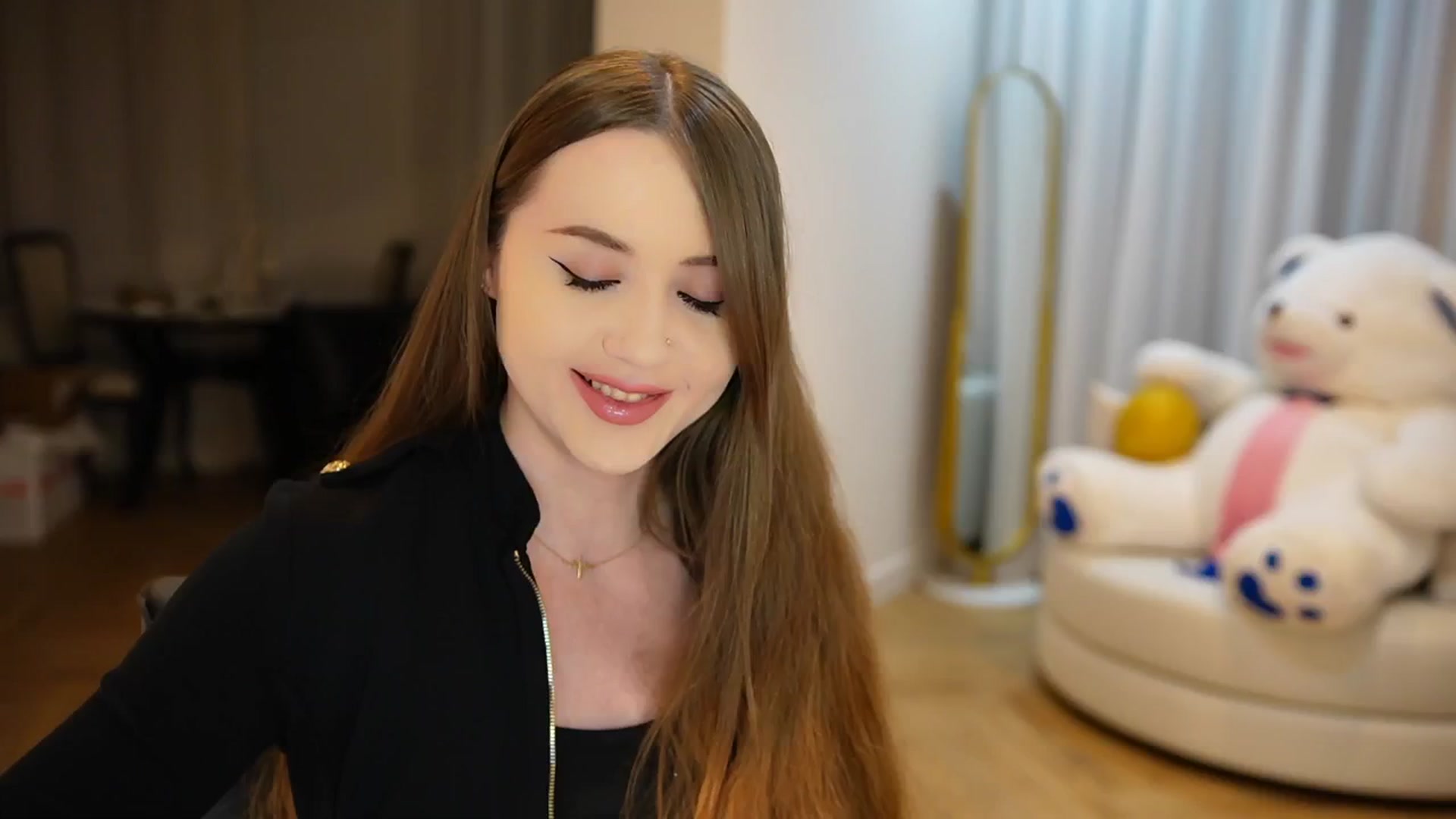 Gallery image thumbnail from Innocent_Soul's myfreecams stream on, 10/14/2024, 24:33 image 18 of 20