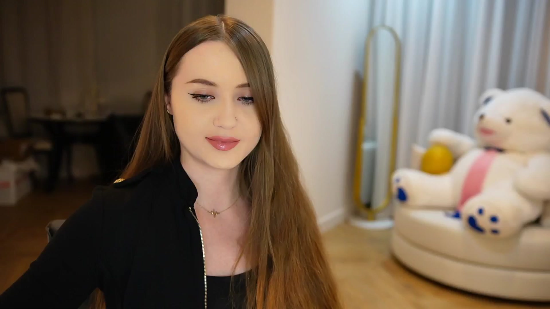 Gallery image thumbnail from Innocent_Soul's myfreecams stream on, 10/14/2024, 24:33 image 17 of 20