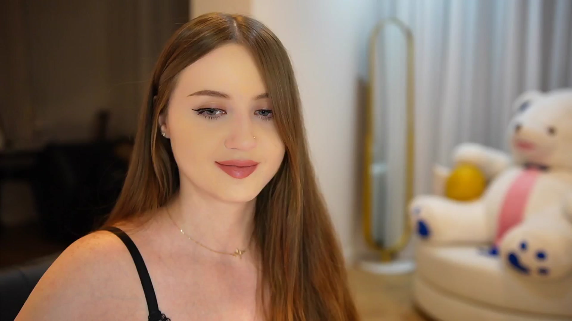 Gallery image thumbnail from Innocent_Soul's myfreecams stream on, 10/15/2024, 22:03 image 16 of 20