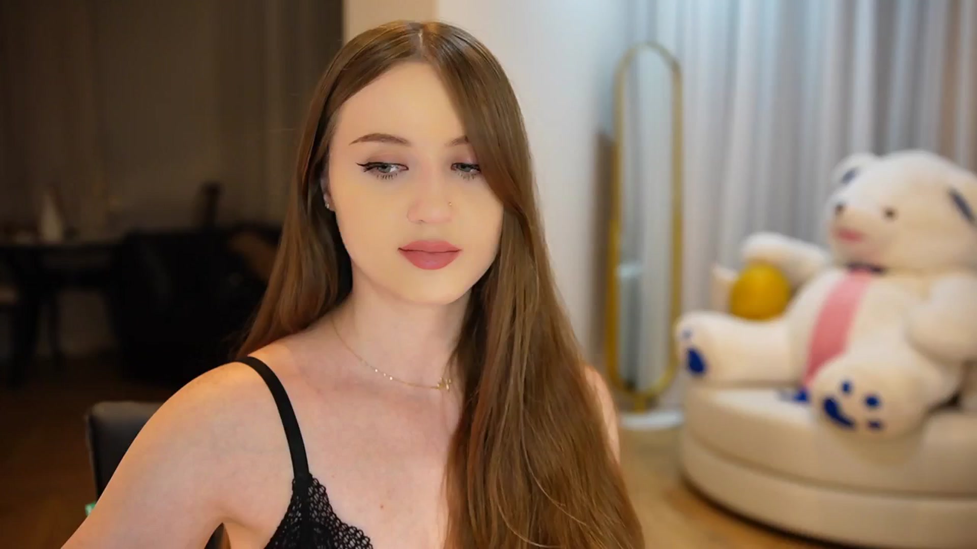 Gallery image thumbnail from Innocent_Soul's myfreecams stream on, 10/15/2024, 22:03 image 1 of 20