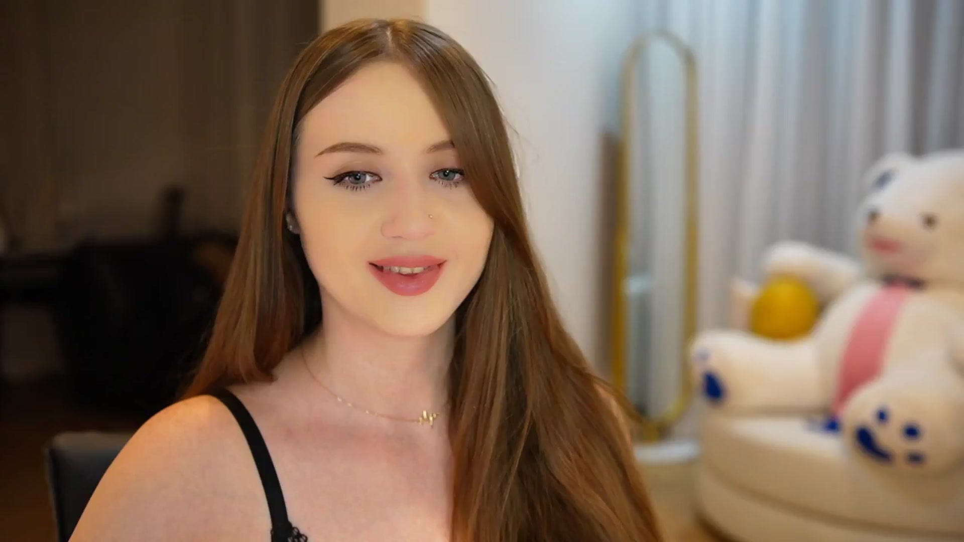Gallery image thumbnail from Innocent_Soul's myfreecams stream on, 10/15/2024, 22:03 image 6 of 20