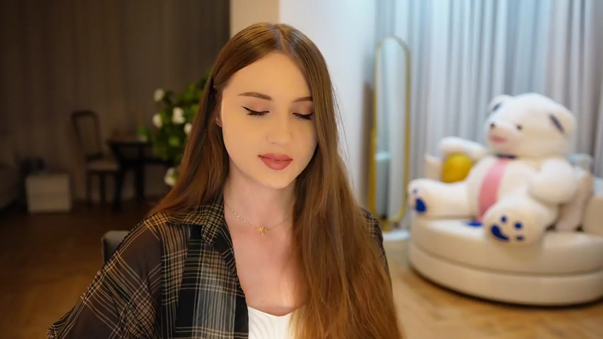 Gallery image thumbnail from Innocent_Soul's myfreecams stream on, 10/30/2024, 16:01 image 10 of 20
