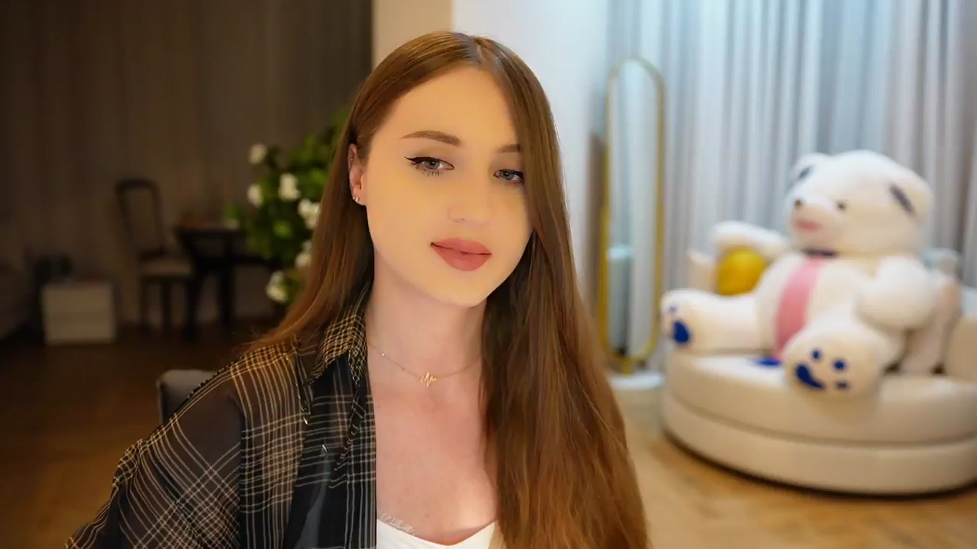 Gallery image thumbnail from Innocent_Soul's myfreecams stream on, 10/30/2024, 17:01 image 4 of 20