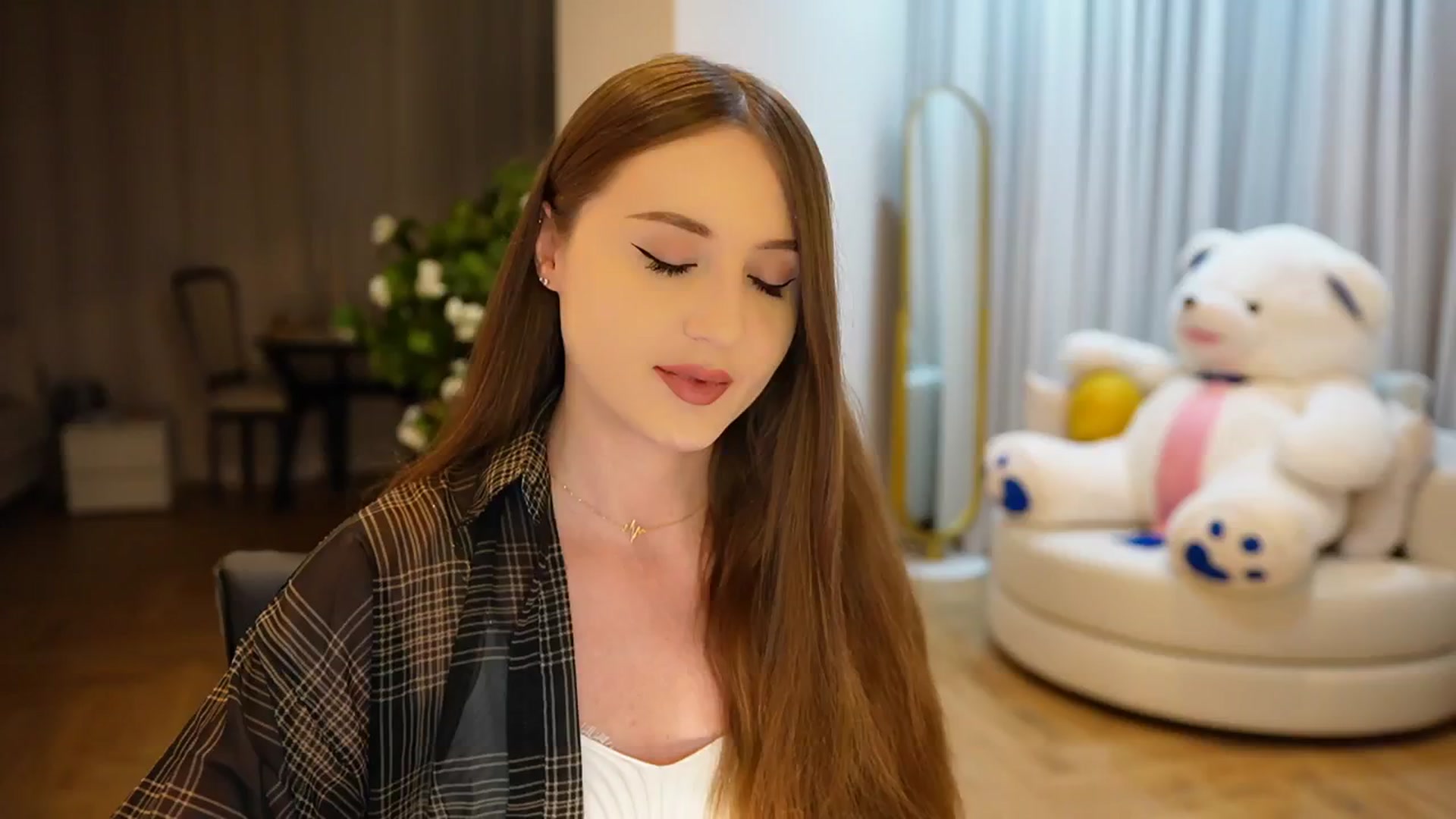 Gallery image thumbnail from Innocent_Soul's myfreecams stream on, 10/30/2024, 17:01 image 5 of 20