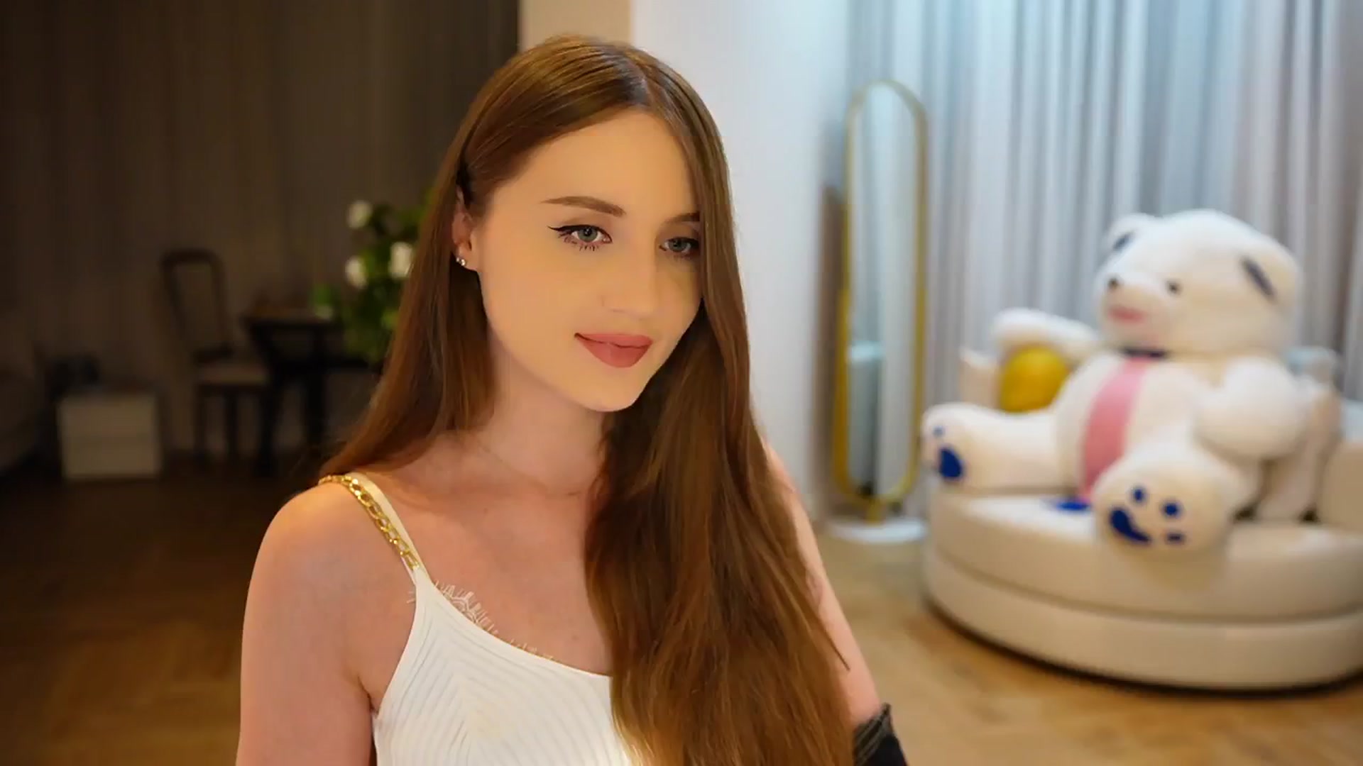 Gallery image thumbnail from Innocent_Soul's myfreecams stream on, 10/30/2024, 17:01 image 7 of 20