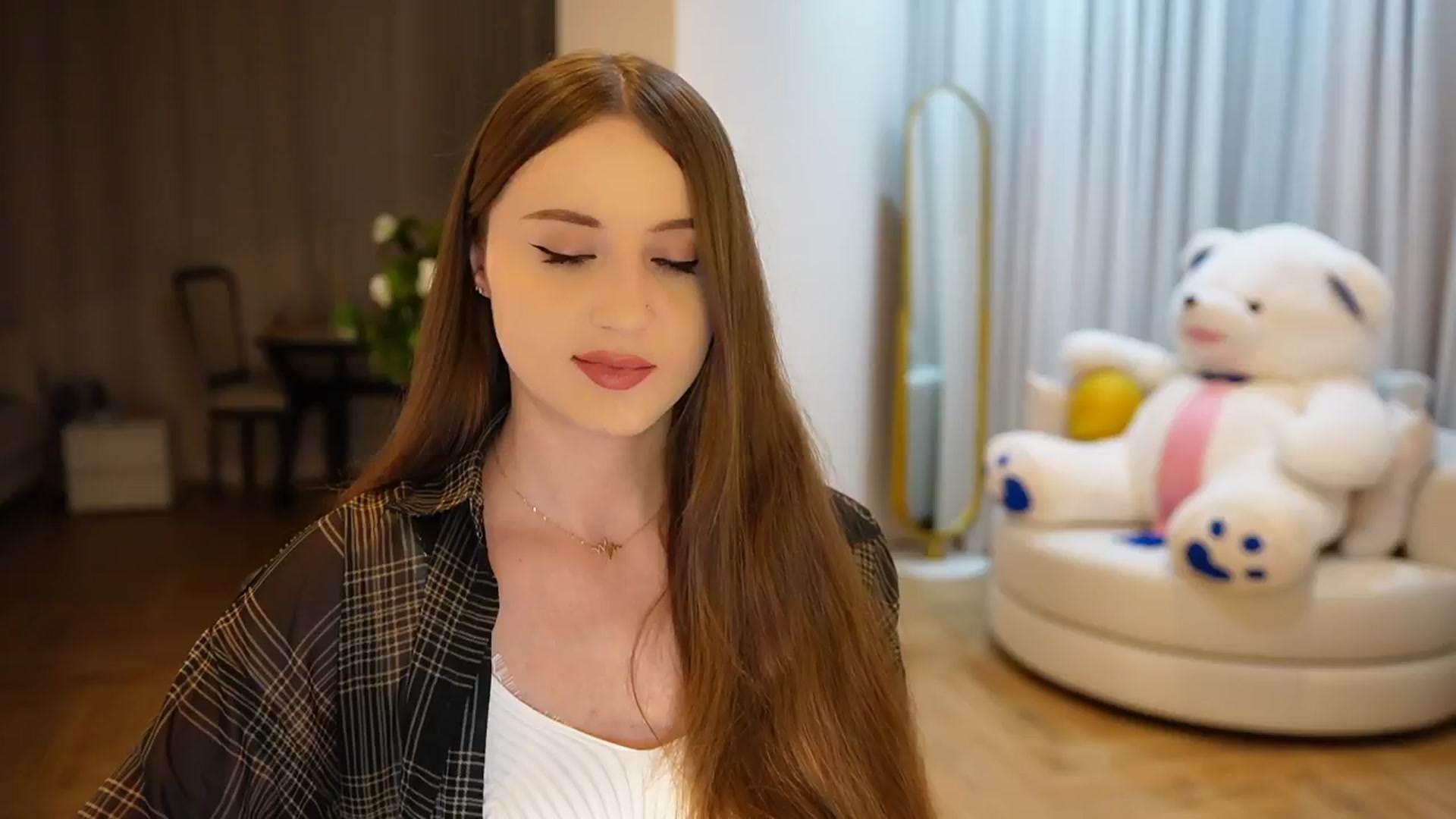 Gallery image thumbnail from Innocent_Soul's myfreecams stream on, 10/30/2024, 18:07 image 14 of 20