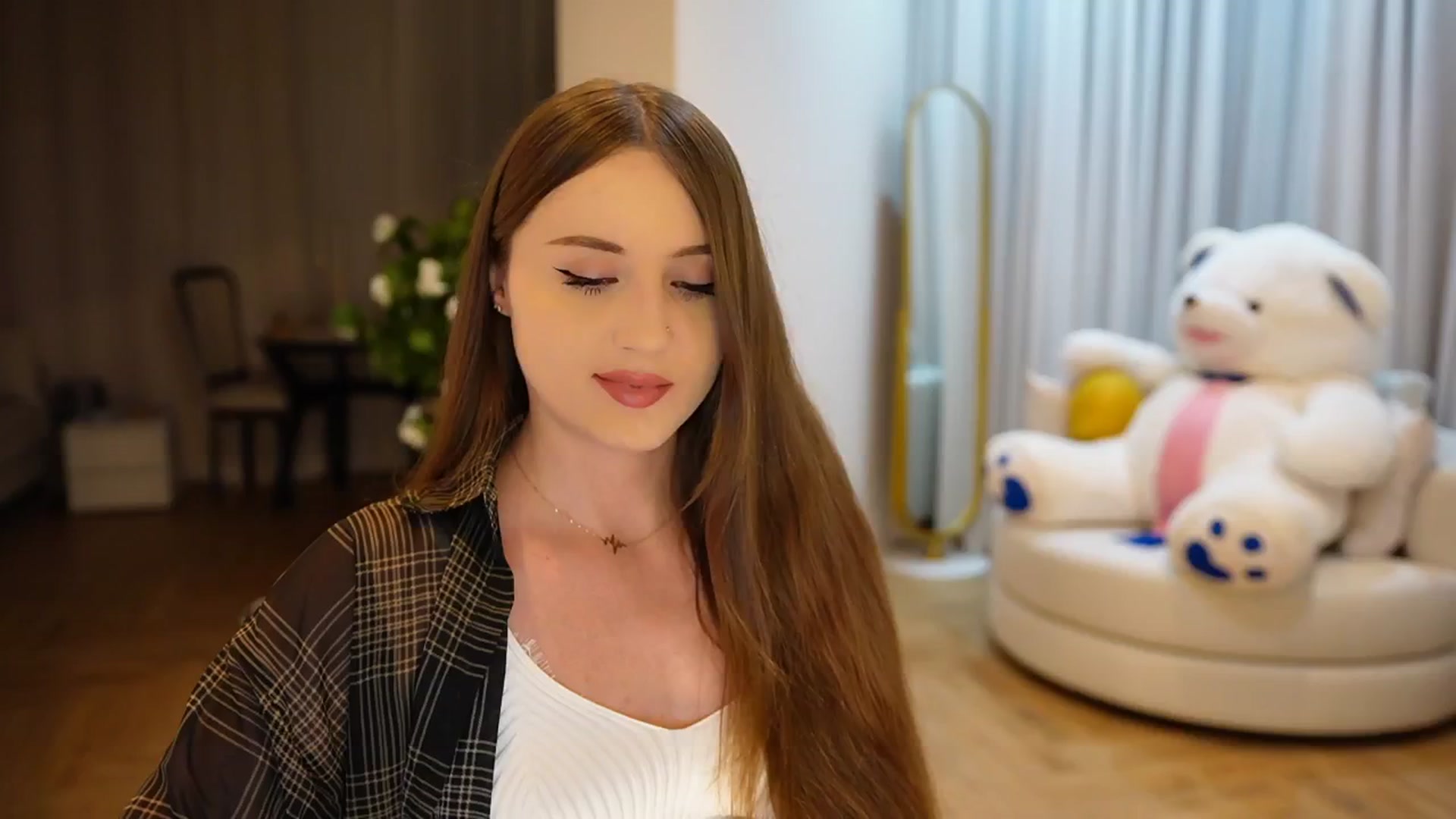 Gallery image thumbnail from Innocent_Soul's myfreecams stream on, 10/30/2024, 18:07 image 17 of 20