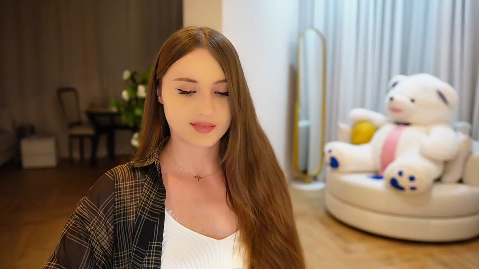 Gallery image thumbnail from Innocent_Soul's myfreecams stream on, 10/30/2024, 18:07 image 16 of 20