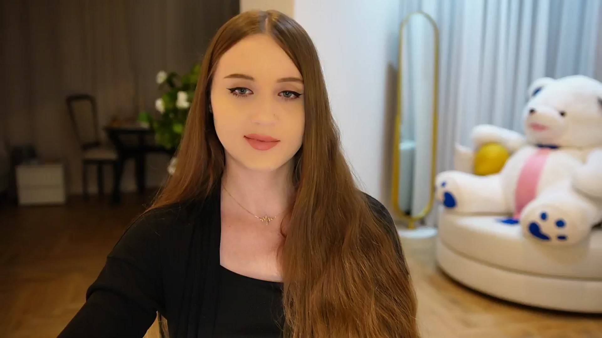 Gallery image thumbnail from Innocent_Soul's myfreecams stream on, 10/31/2024, 19:02 image 5 of 20