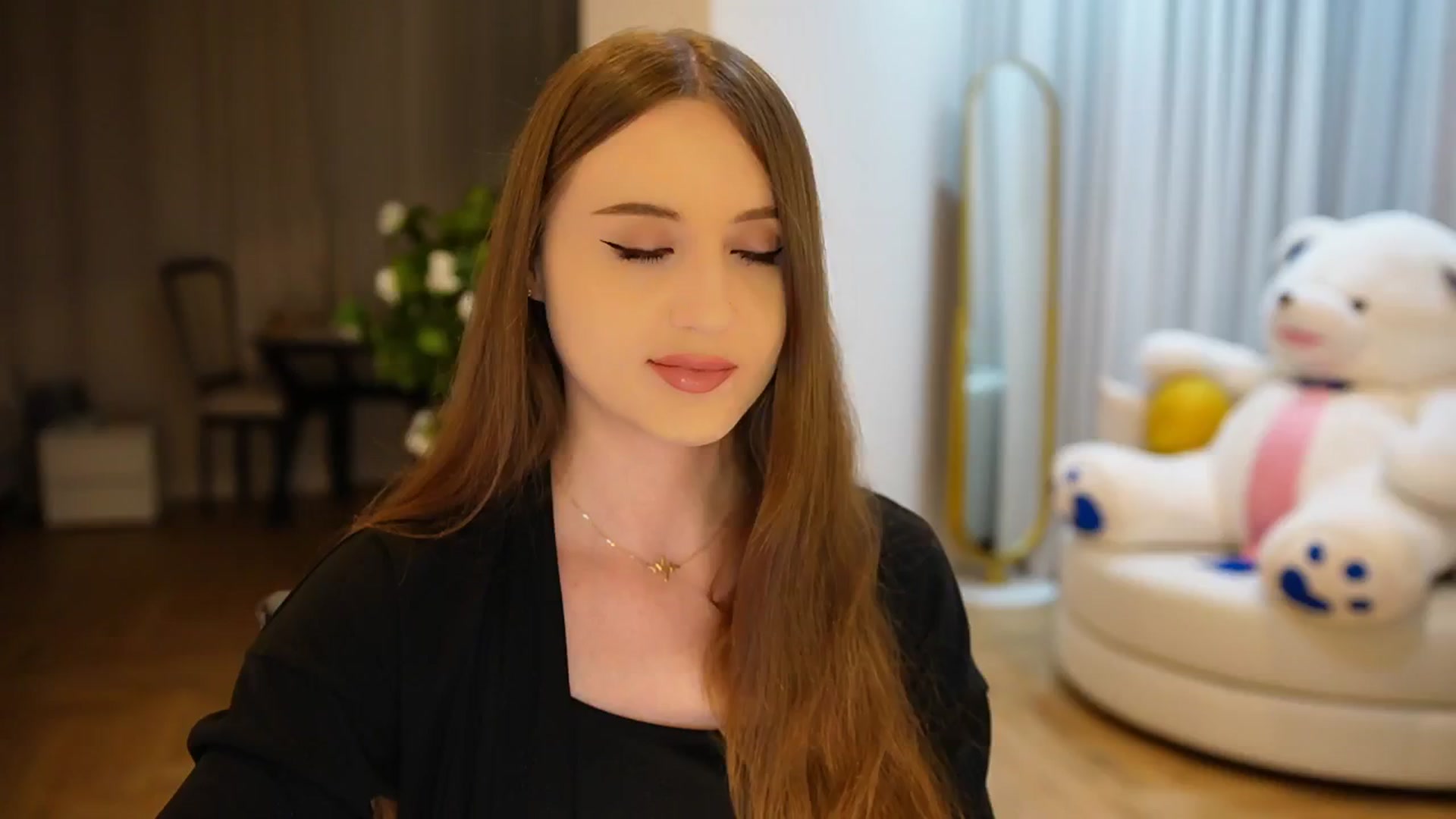Gallery image thumbnail from Innocent_Soul's myfreecams stream on, 10/31/2024, 19:02 image 10 of 20