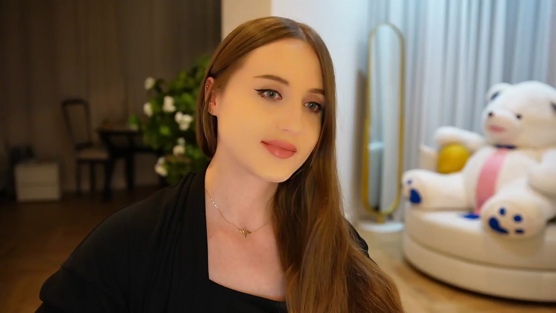 Gallery image thumbnail from Innocent_Soul's myfreecams stream on, 10/31/2024, 19:02 image 17 of 20