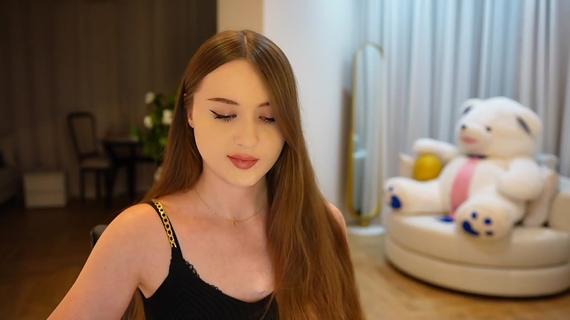 Gallery image thumbnail from Innocent_Soul's myfreecams stream on, 11/06/2024, 18:21 image 9 of 20