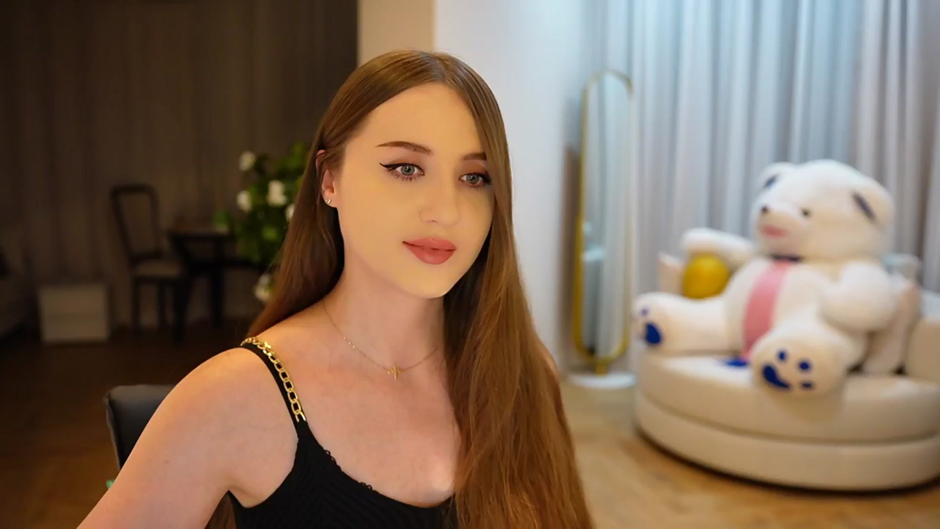 Gallery image thumbnail from Innocent_Soul's myfreecams stream on, 11/06/2024, 18:21 image 11 of 20
