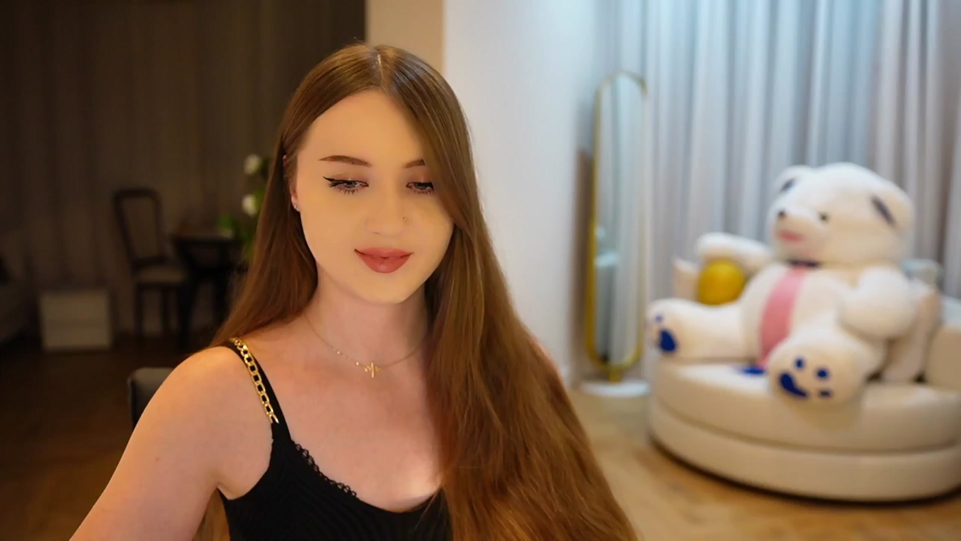 Gallery image thumbnail from Innocent_Soul's myfreecams stream on, 11/06/2024, 18:21 image 8 of 20