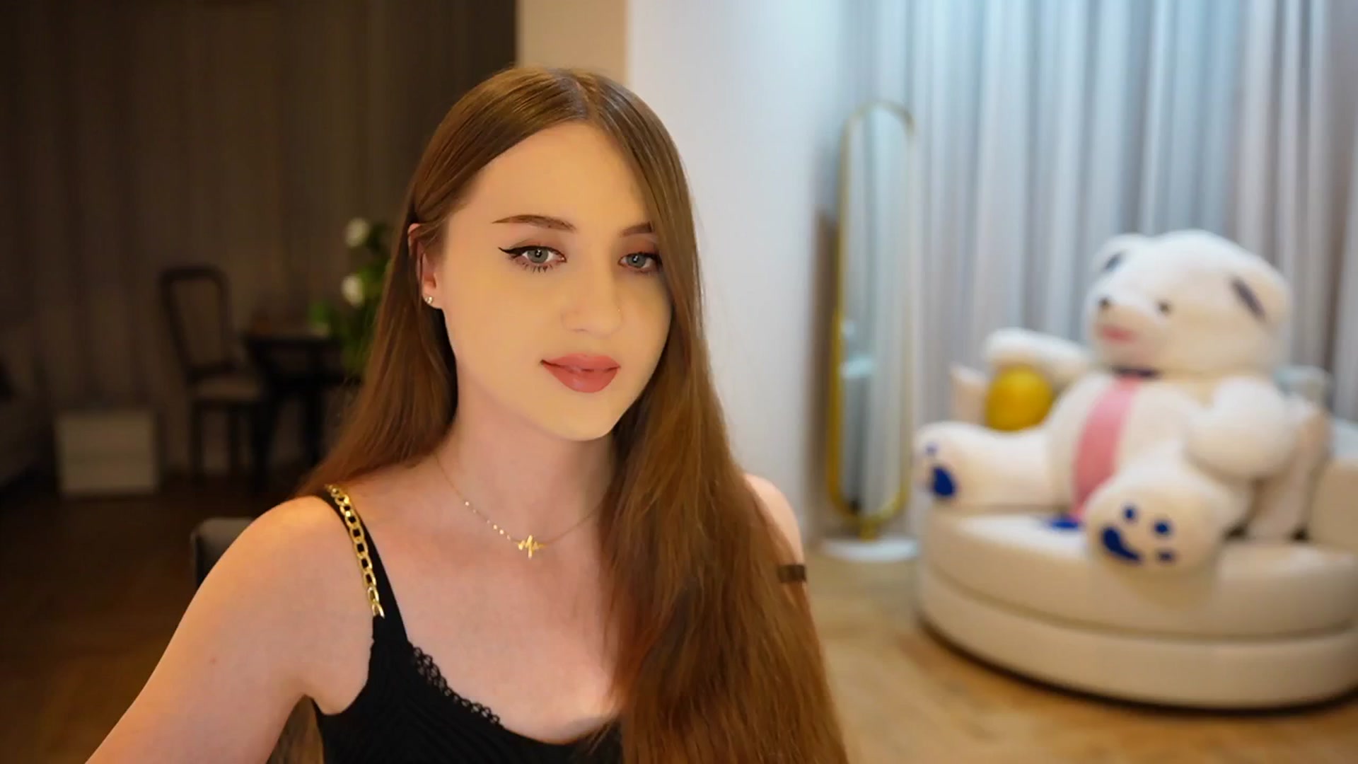 Gallery image thumbnail from Innocent_Soul's myfreecams stream on, 11/06/2024, 18:21 image 6 of 20