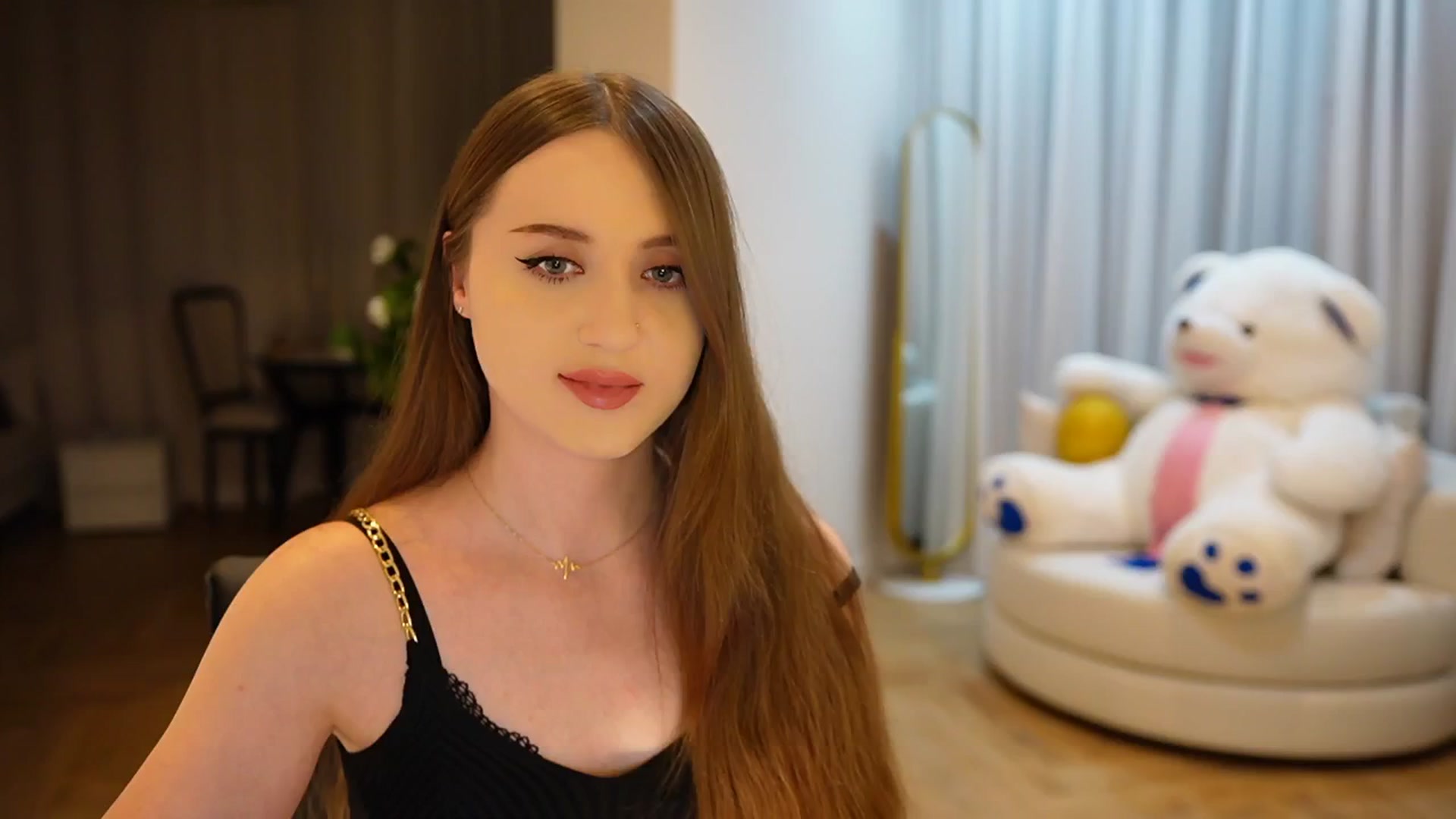 Gallery image thumbnail from Innocent_Soul's myfreecams stream on, 11/06/2024, 18:21 image 5 of 20
