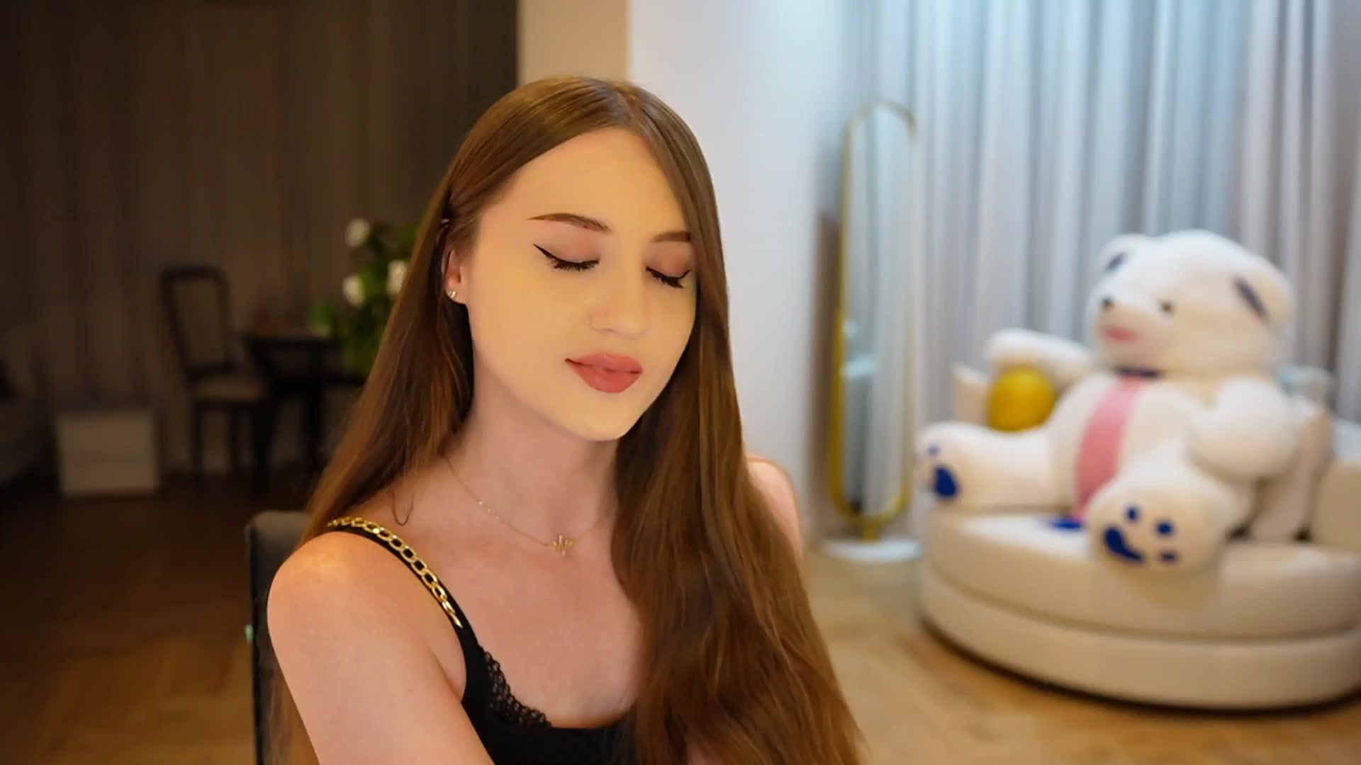 Gallery image thumbnail from Innocent_Soul's myfreecams stream on, 11/06/2024, 18:21 image 18 of 20
