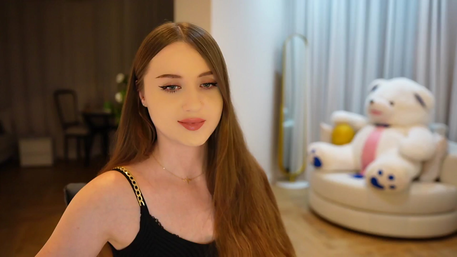 Gallery image thumbnail from Innocent_Soul's myfreecams stream on, 11/06/2024, 18:21 image 12 of 20