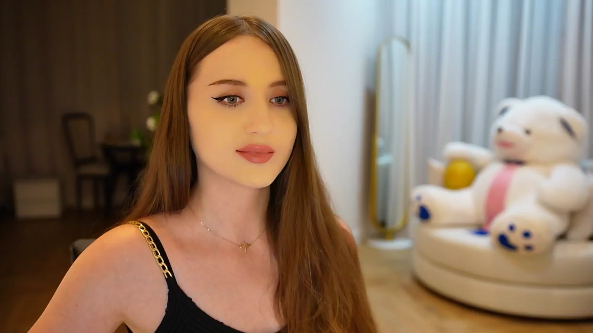 Gallery image thumbnail from Innocent_Soul's myfreecams stream on, 11/06/2024, 19:34 image 14 of 20