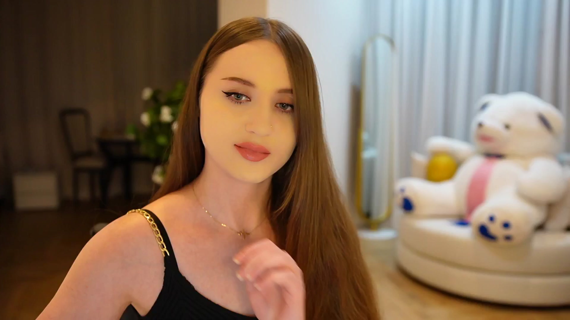 Gallery image thumbnail from Innocent_Soul's myfreecams stream on, 11/06/2024, 19:34 image 8 of 20