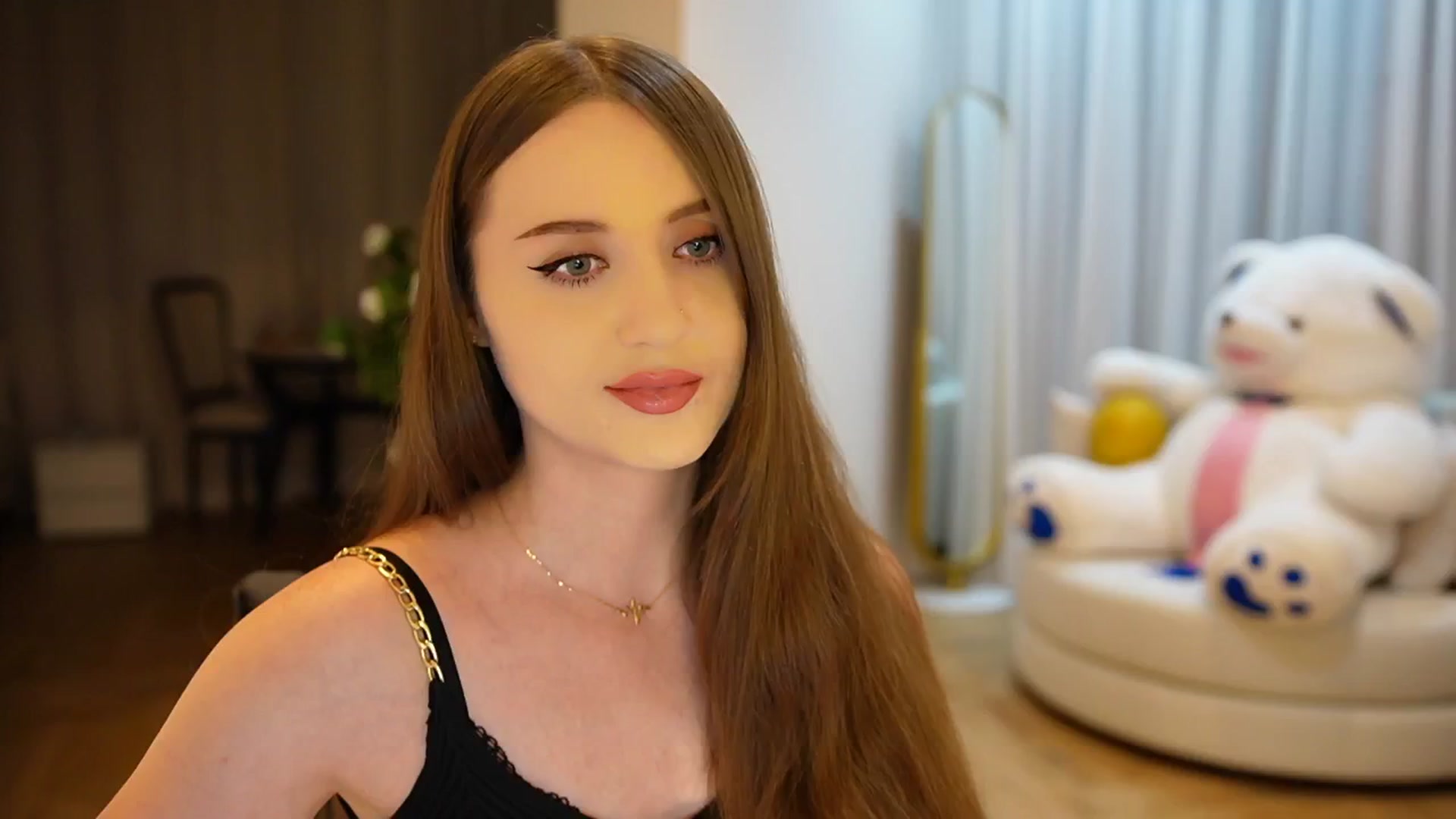 Gallery image thumbnail from Innocent_Soul's myfreecams stream on, 11/06/2024, 19:34 image 9 of 20