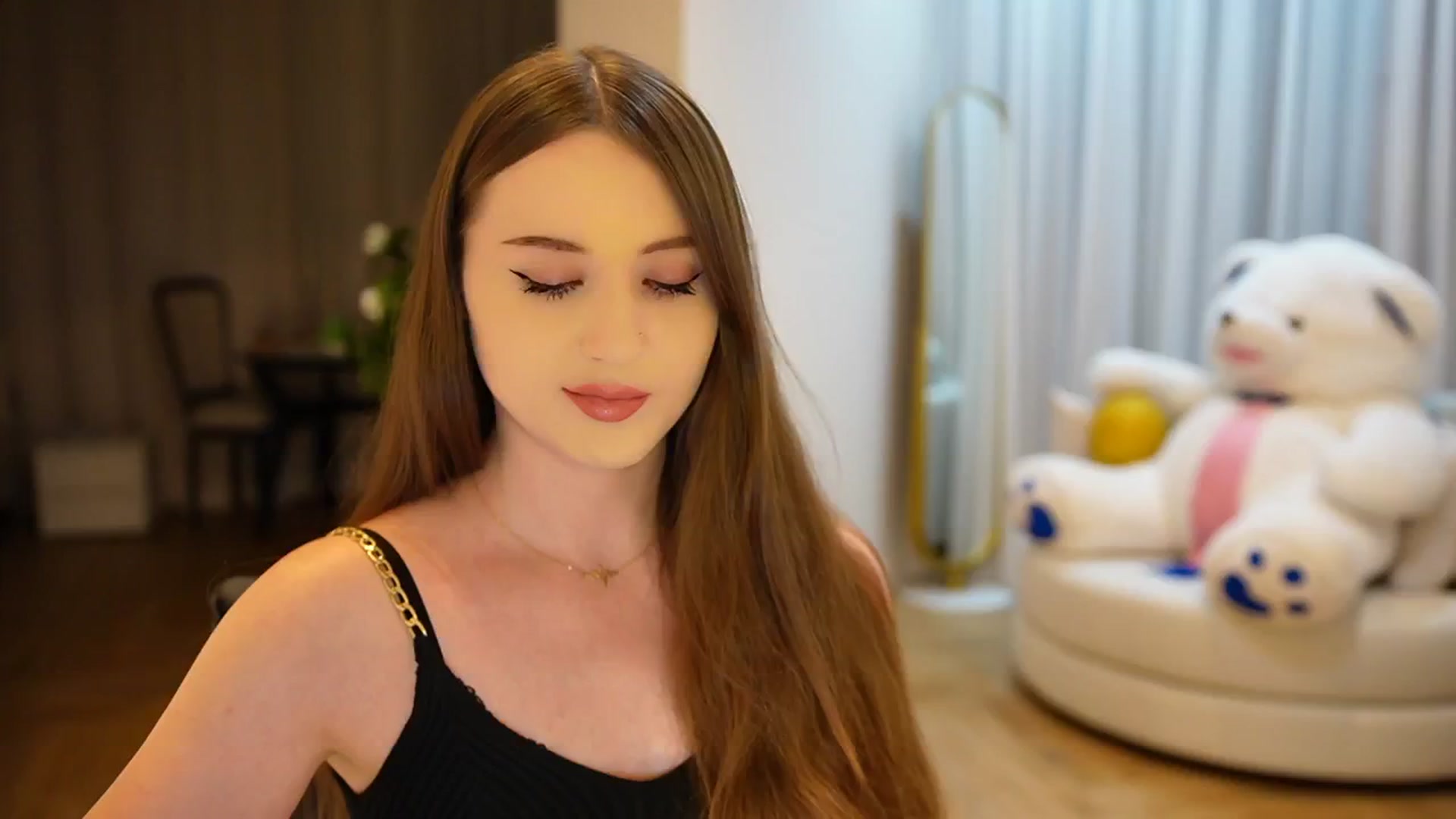 Gallery image thumbnail from Innocent_Soul's myfreecams stream on, 11/06/2024, 19:34 image 10 of 20