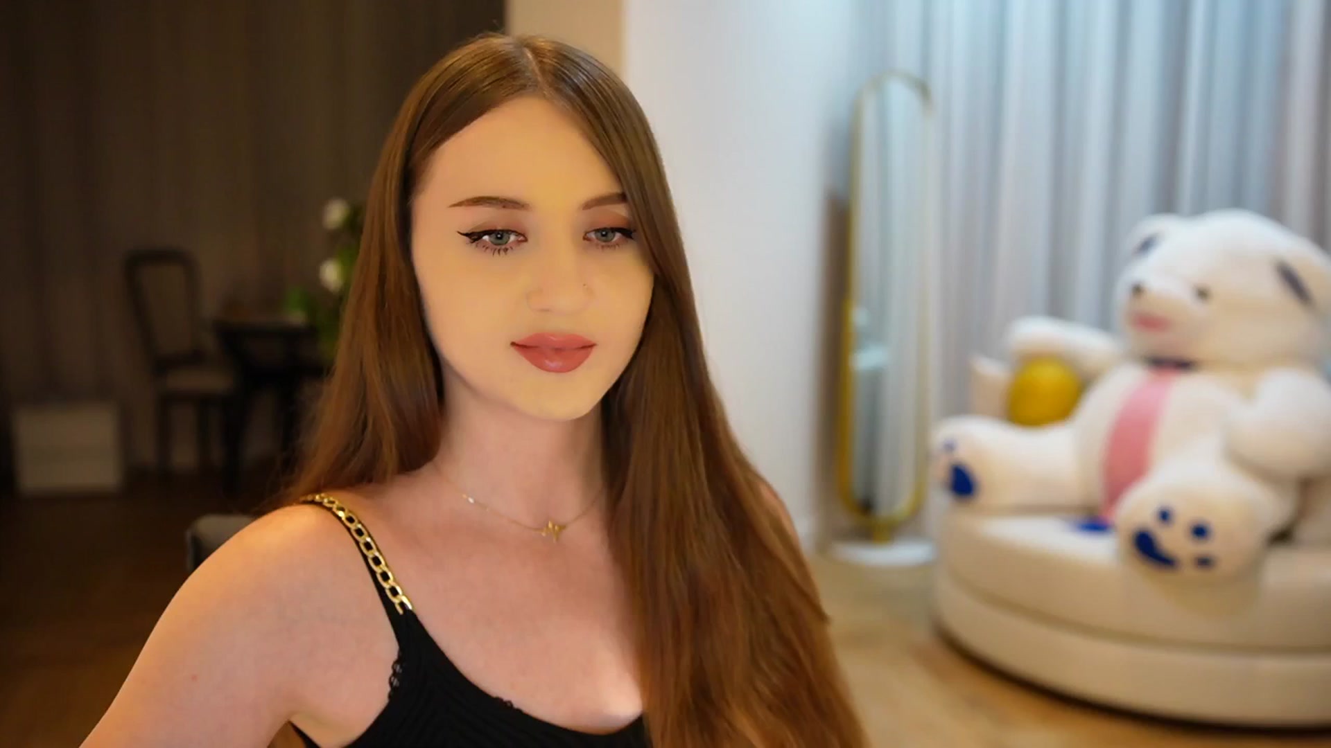 Gallery image thumbnail from Innocent_Soul's myfreecams stream on, 11/06/2024, 19:34 image 17 of 20