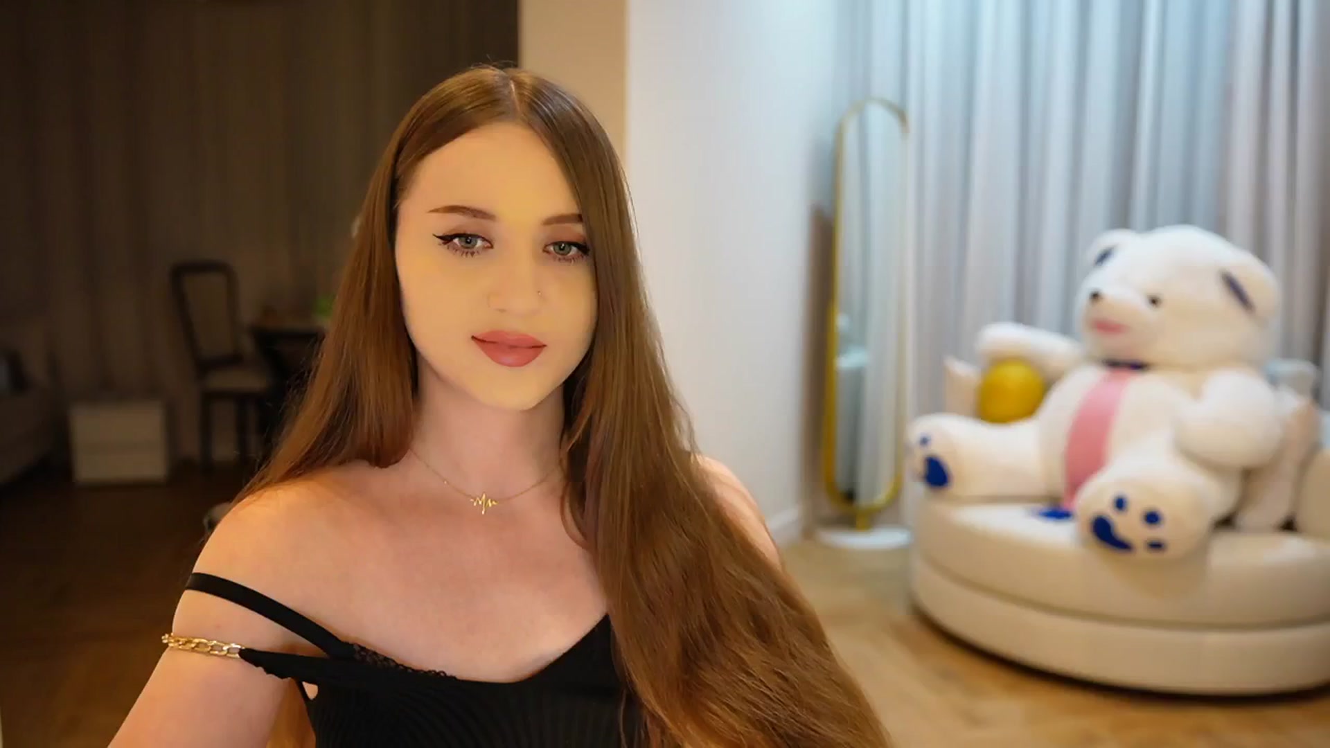 Gallery image thumbnail from Innocent_Soul's myfreecams stream on, 11/06/2024, 19:34 image 4 of 20