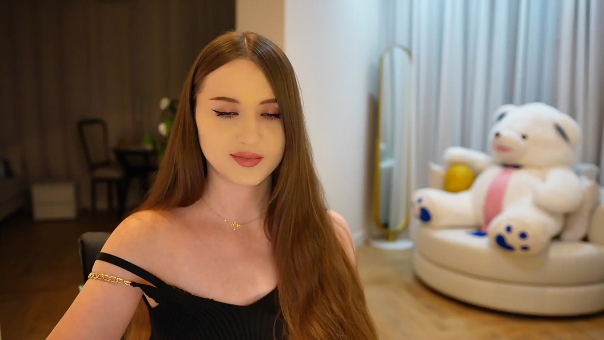 Gallery image thumbnail from Innocent_Soul's myfreecams stream on, 11/06/2024, 19:34 image 5 of 20
