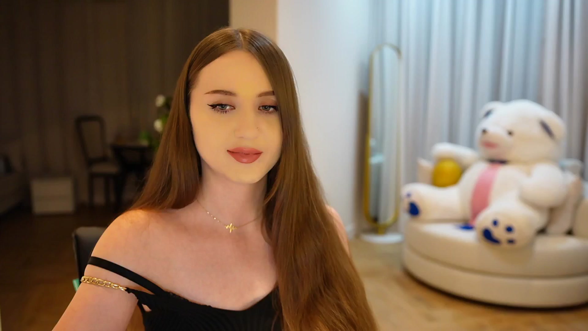 Gallery image thumbnail from Innocent_Soul's myfreecams stream on, 11/06/2024, 19:34 image 6 of 20