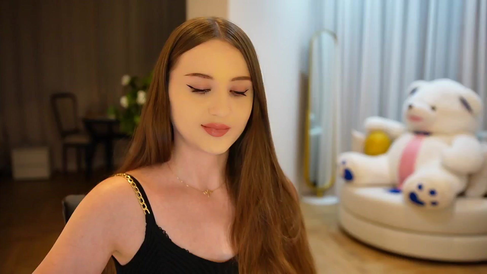 Gallery image thumbnail from Innocent_Soul's myfreecams stream on, 11/06/2024, 19:34 image 12 of 20