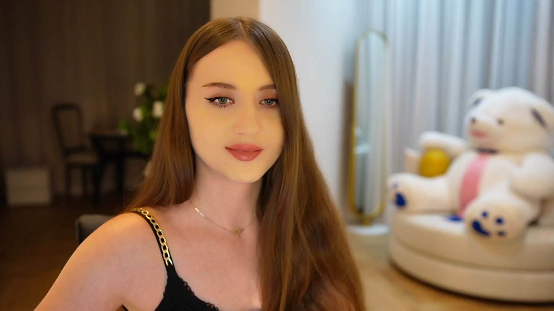 Gallery image thumbnail from Innocent_Soul's myfreecams stream on, 11/06/2024, 19:34 image 18 of 20