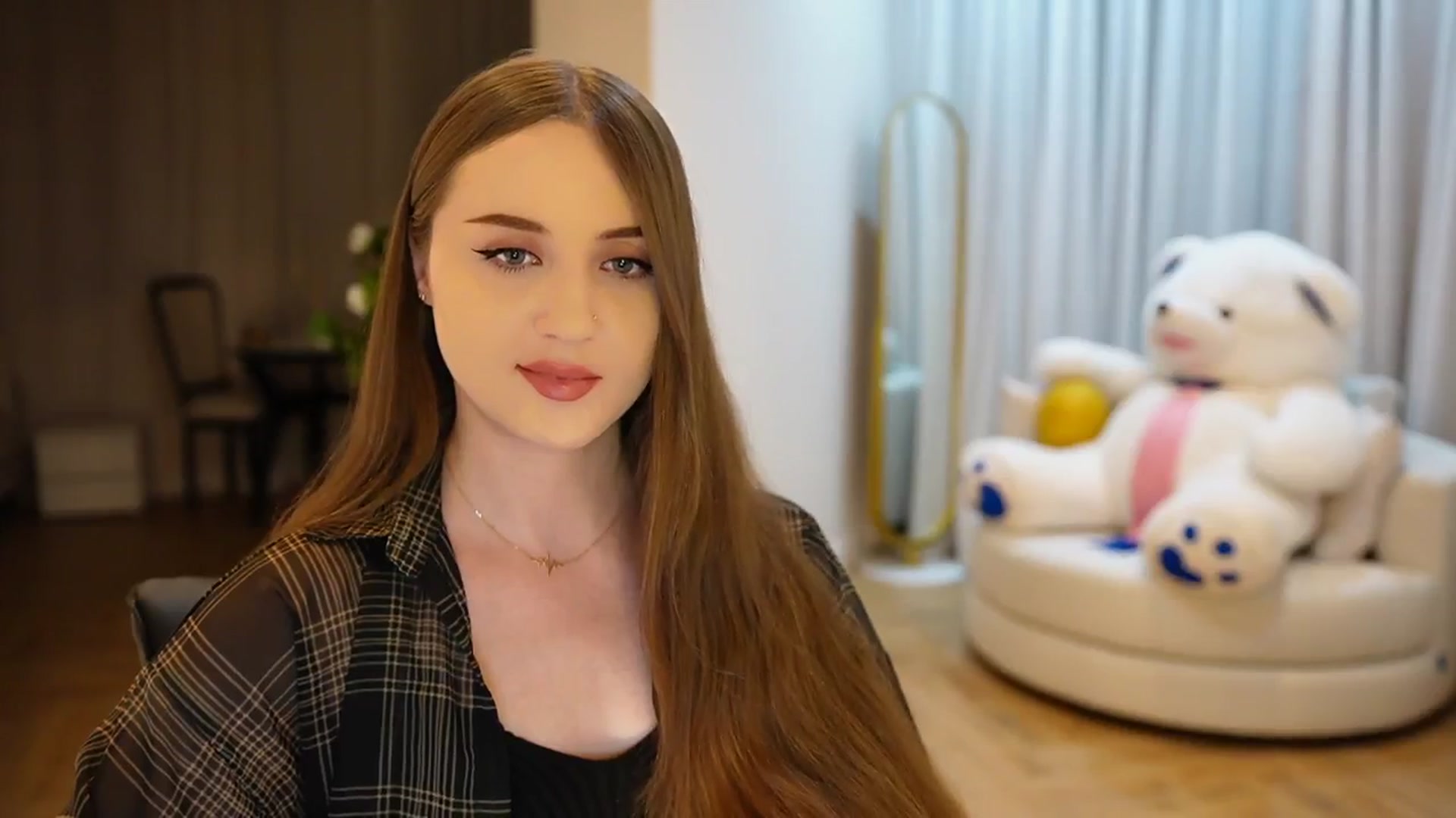 Gallery image thumbnail from Innocent_Soul's myfreecams stream on, 11/10/2024, 16:17 image 17 of 20