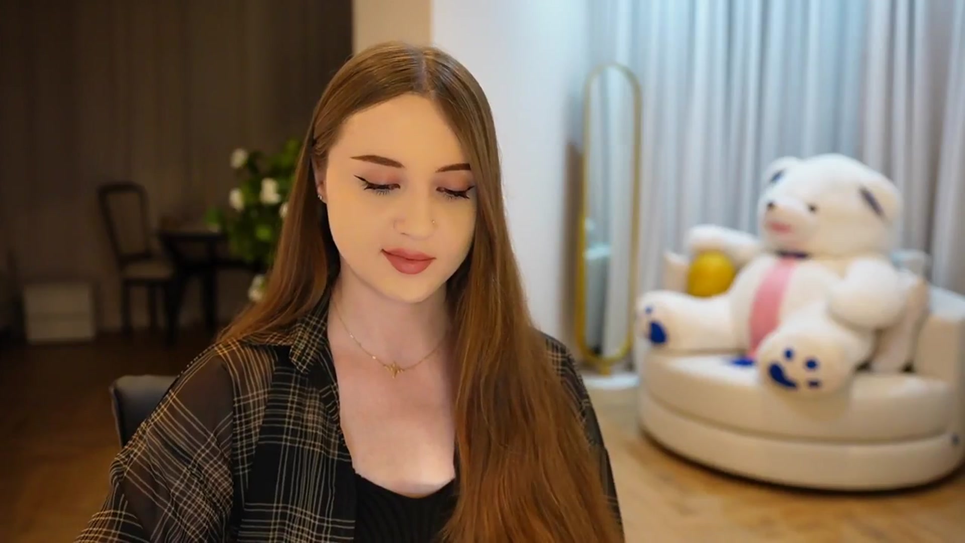 Gallery image thumbnail from Innocent_Soul's myfreecams stream on, 11/10/2024, 16:17 image 13 of 20