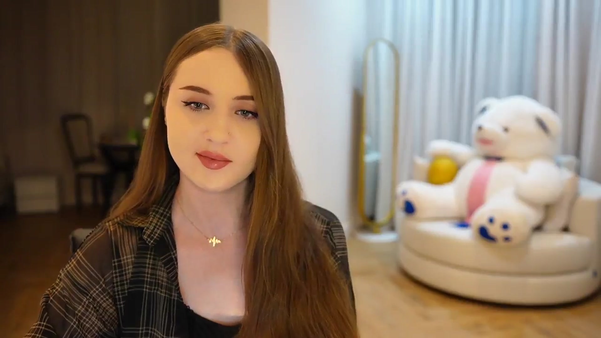 Gallery image thumbnail from Innocent_Soul's myfreecams stream on, 11/10/2024, 16:17 image 12 of 20