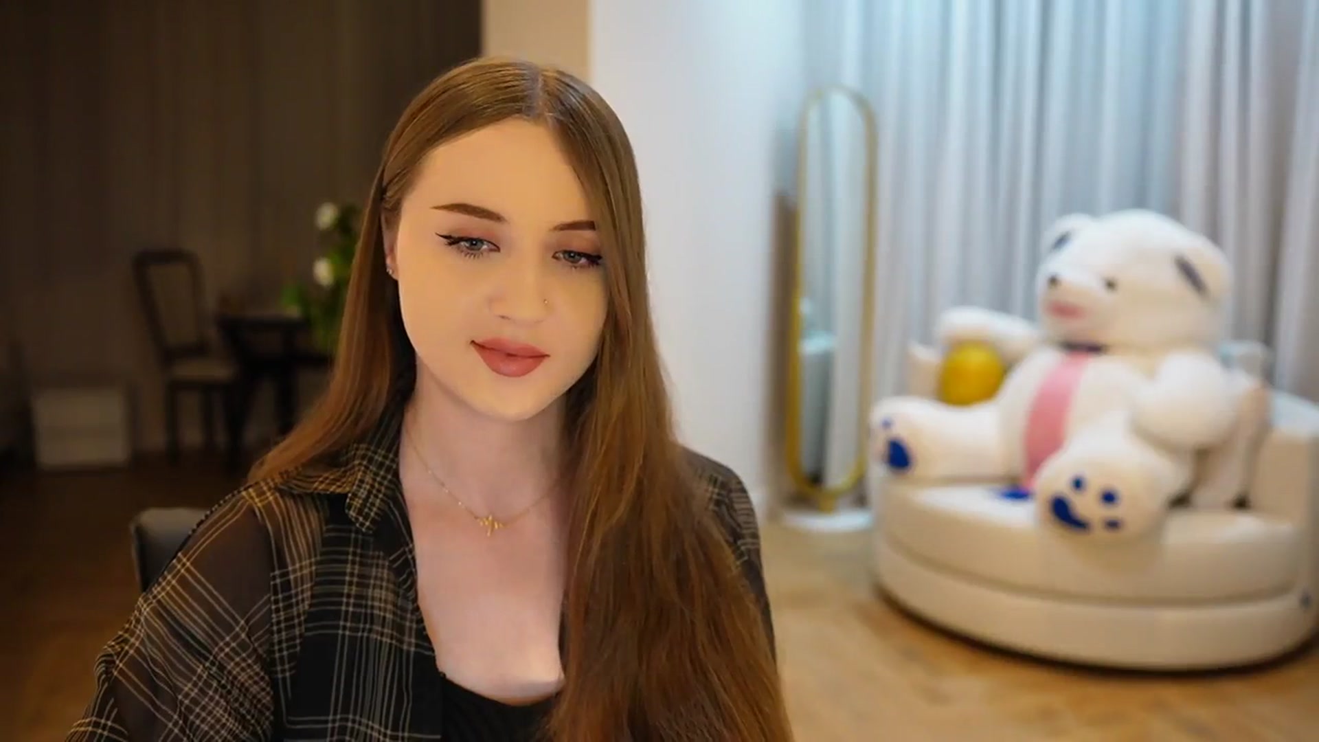Gallery image thumbnail from Innocent_Soul's myfreecams stream on, 11/10/2024, 16:17 image 10 of 20