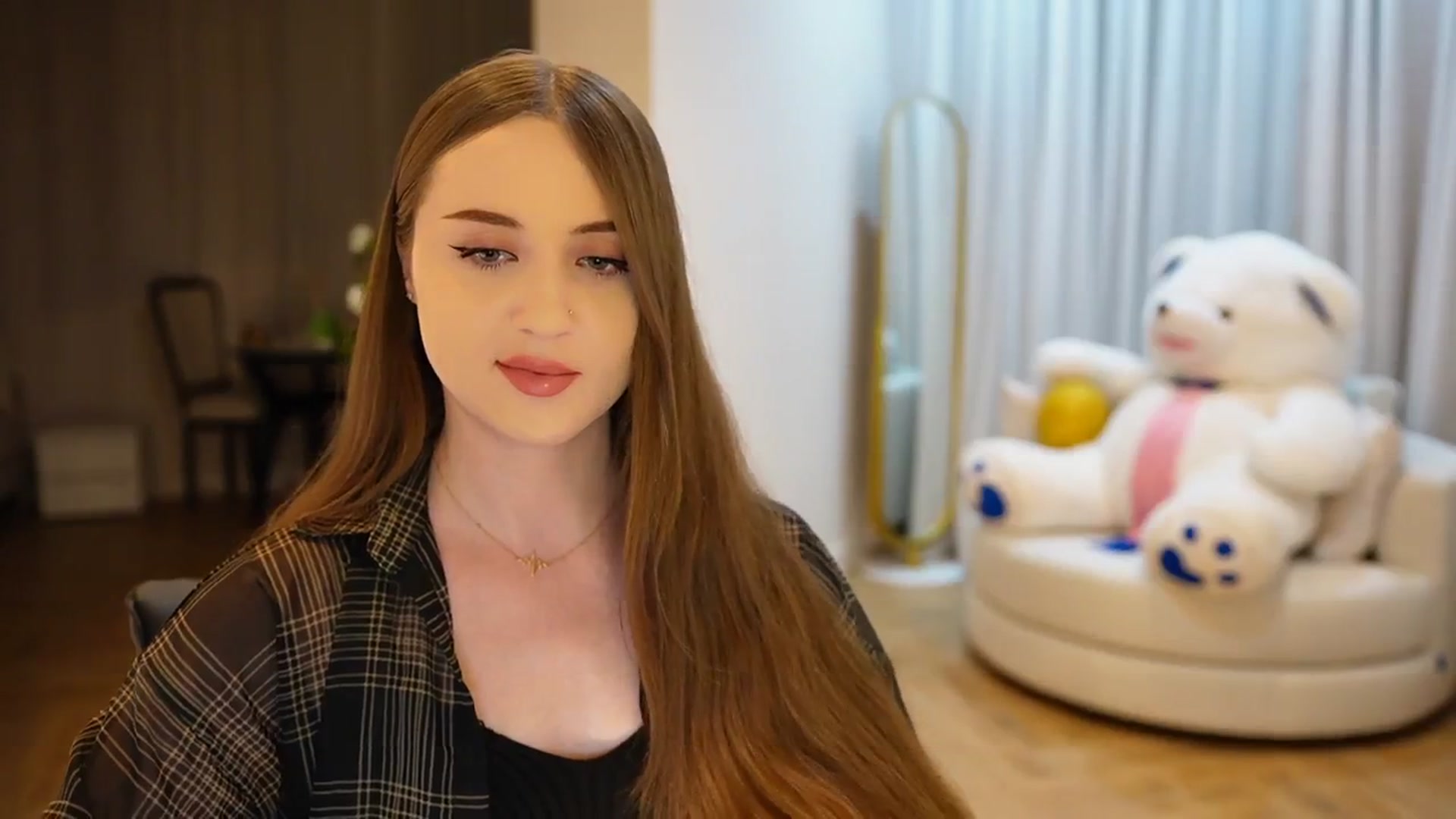 Gallery image thumbnail from Innocent_Soul's myfreecams stream on, 11/10/2024, 16:17 image 16 of 20
