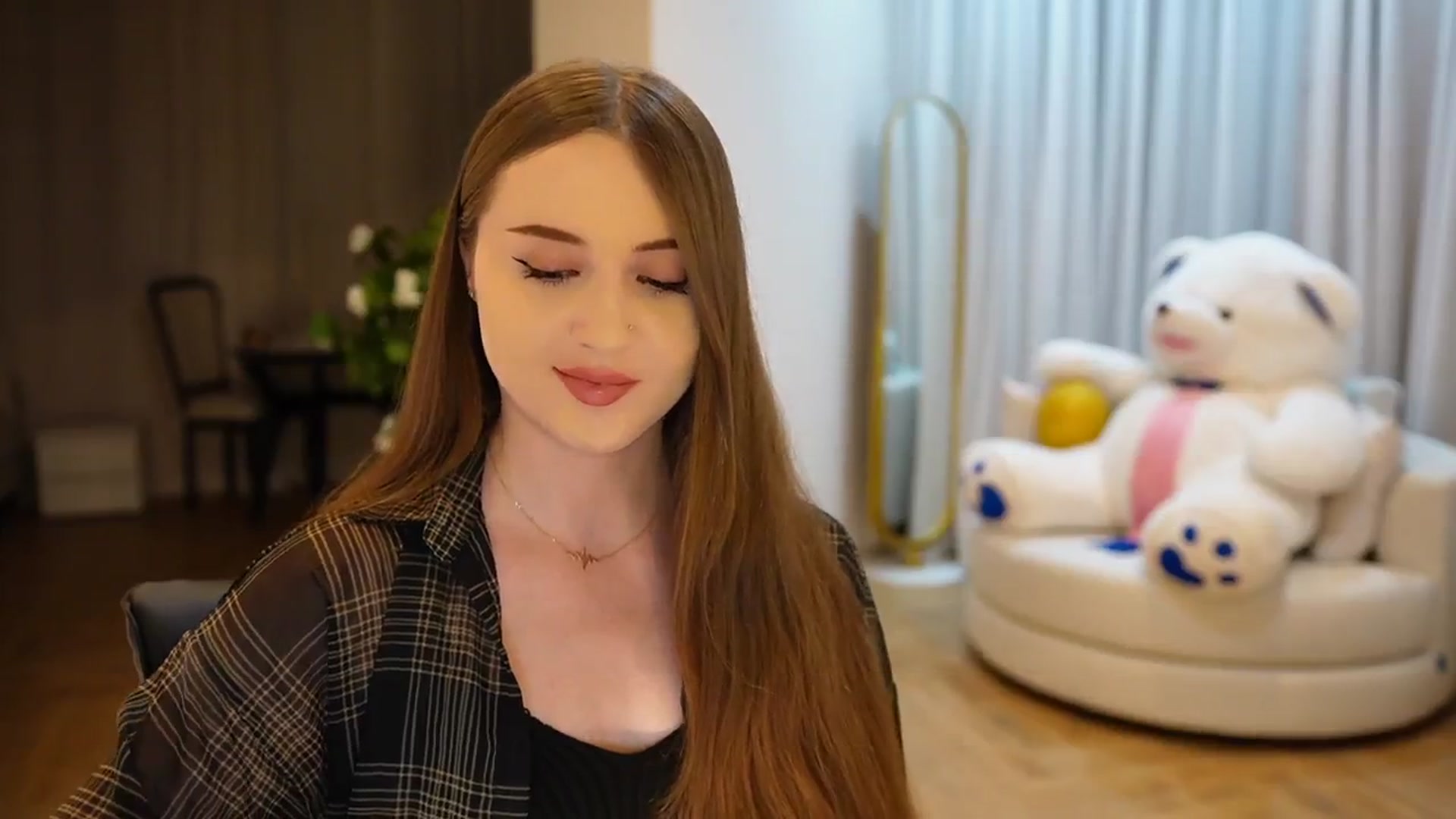 Gallery image thumbnail from Innocent_Soul's myfreecams stream on, 11/10/2024, 16:17 image 19 of 20