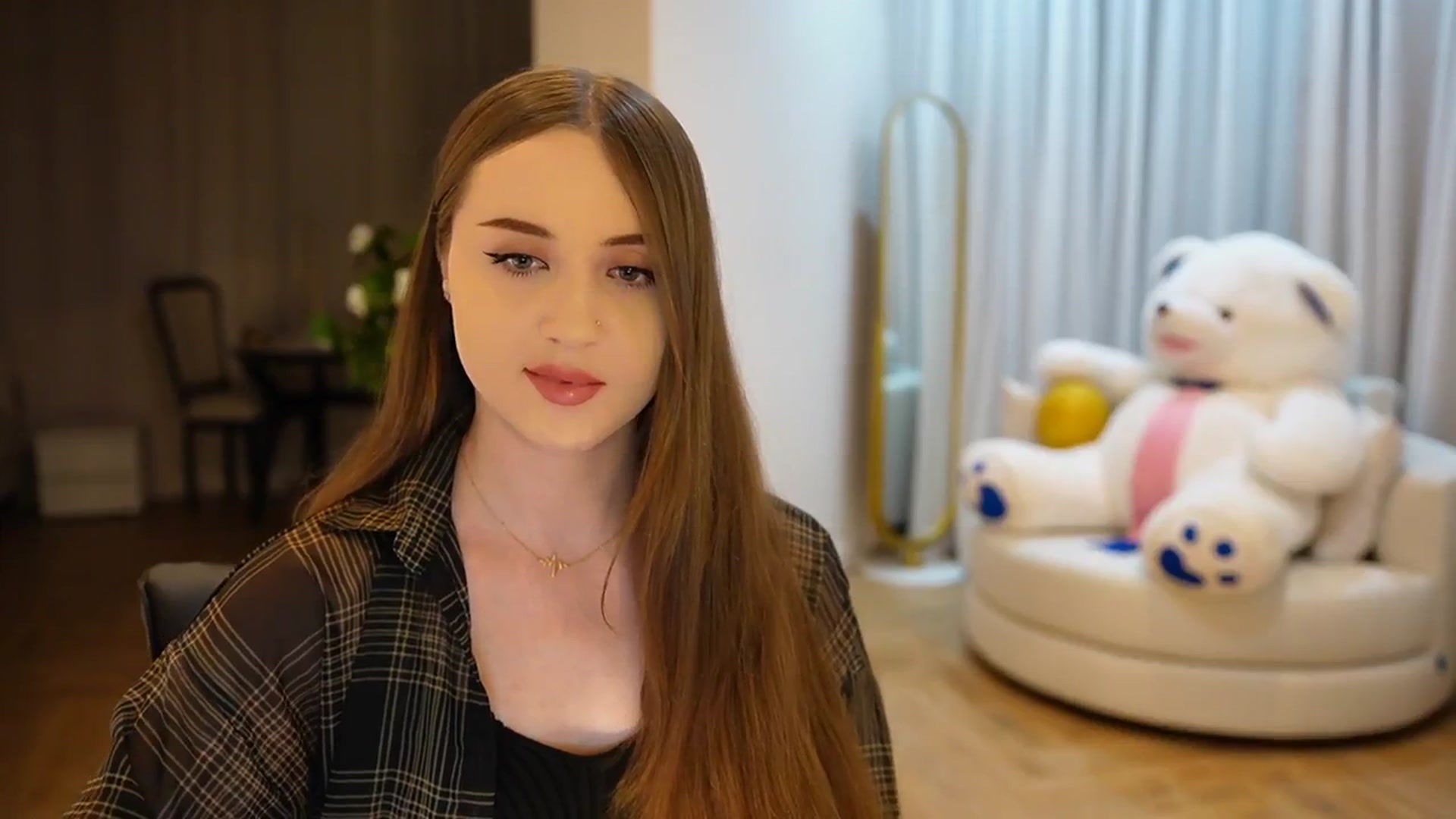 Gallery image thumbnail from Innocent_Soul's myfreecams stream on, 11/10/2024, 16:17 image 5 of 20