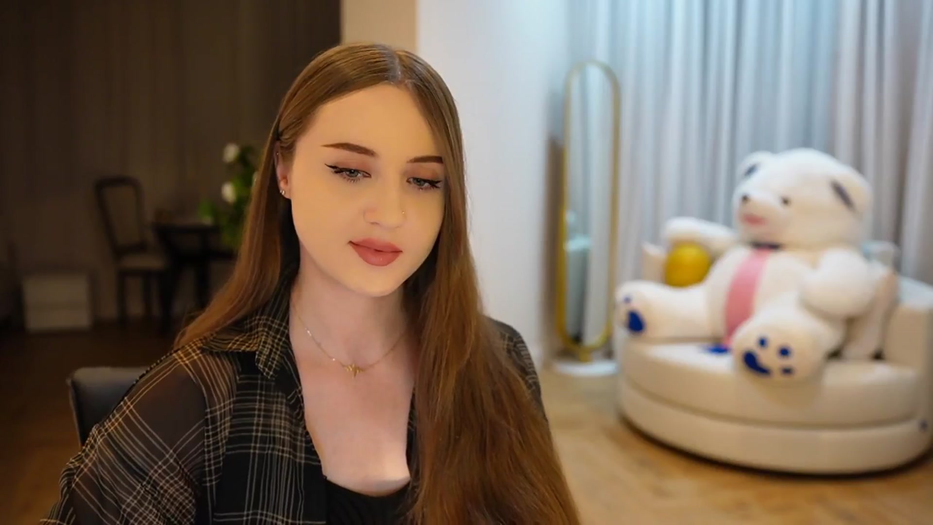 Gallery image thumbnail from Innocent_Soul's myfreecams stream on, 11/10/2024, 16:17 image 8 of 20