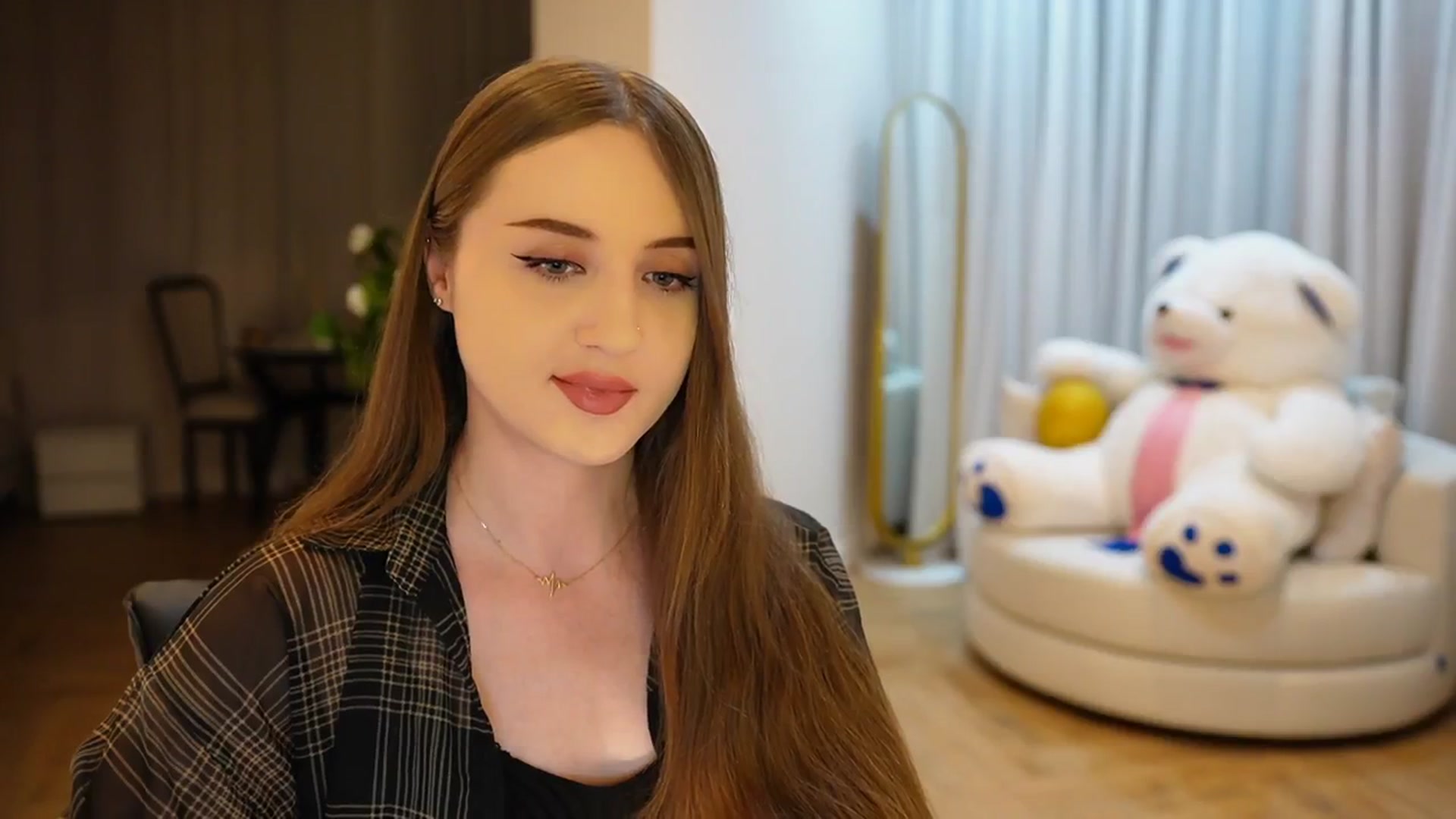 Gallery image thumbnail from Innocent_Soul's myfreecams stream on, 11/10/2024, 16:17 image 18 of 20