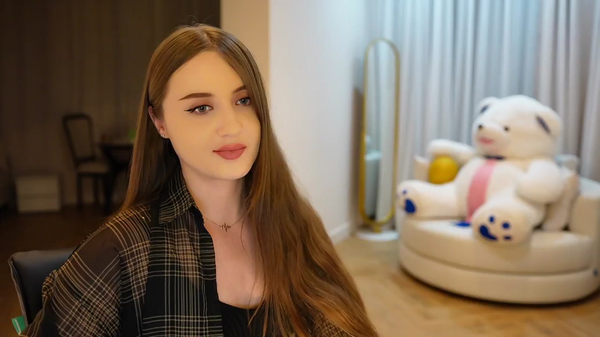 Gallery image thumbnail from Innocent_Soul's myfreecams stream on, 11/10/2024, 18:07 image 18 of 20