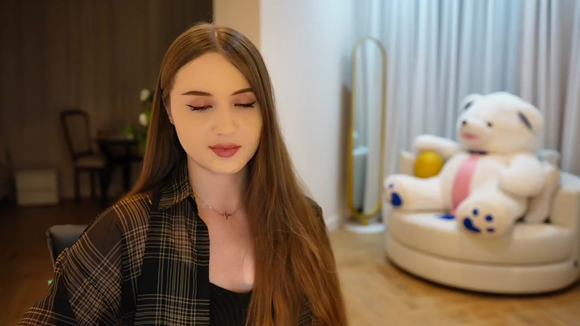 Gallery image thumbnail from Innocent_Soul's myfreecams stream on, 11/10/2024, 18:07 image 4 of 20