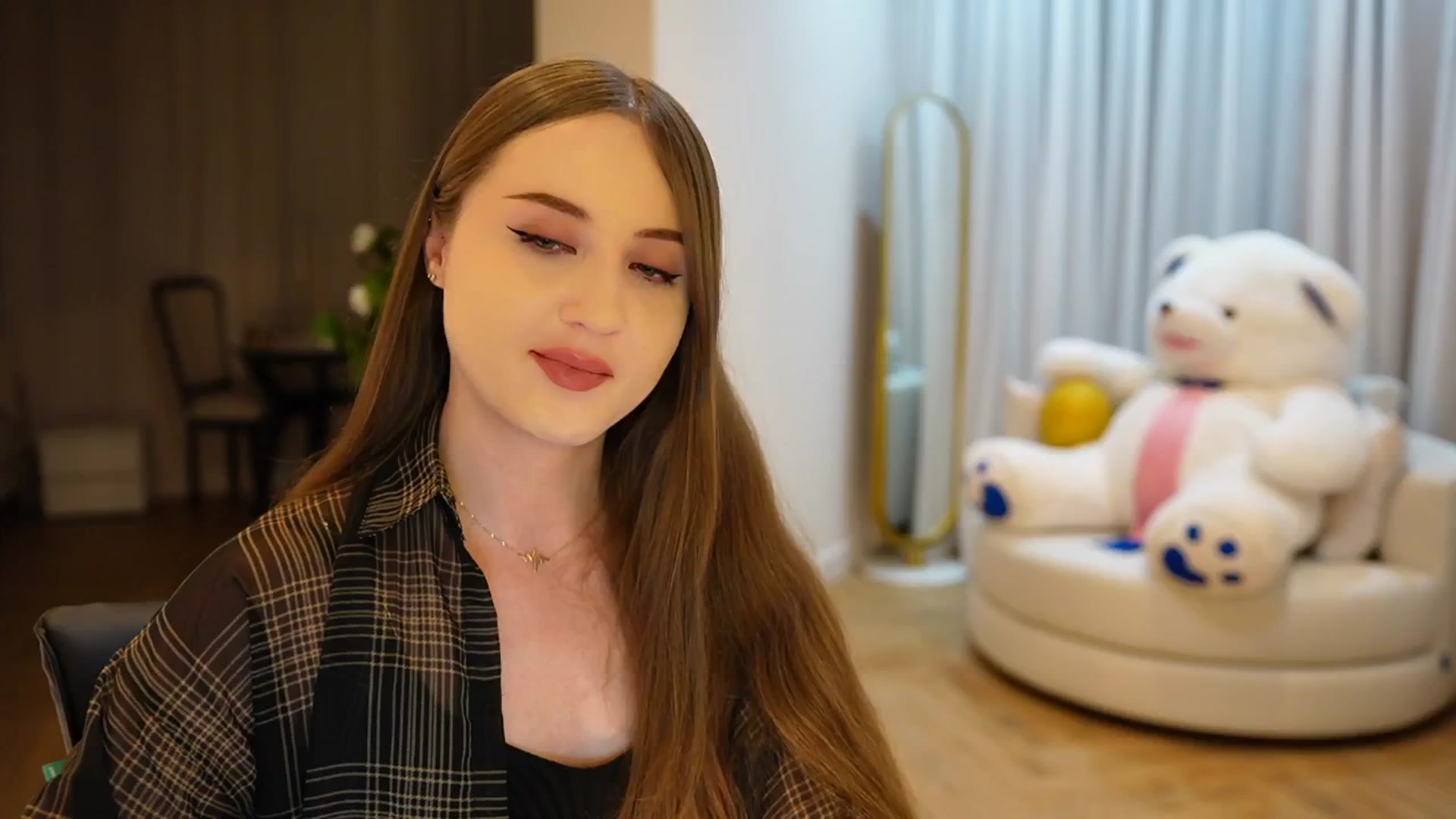 Gallery image thumbnail from Innocent_Soul's myfreecams stream on, 11/10/2024, 18:07 image 13 of 20