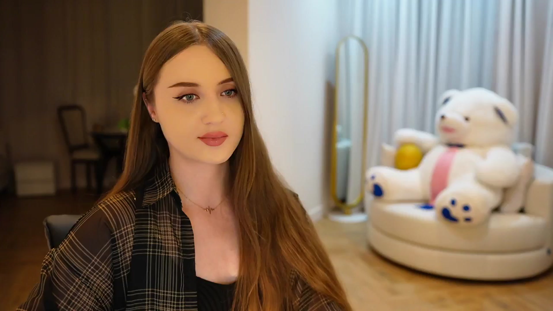 Gallery image thumbnail from Innocent_Soul's myfreecams stream on, 11/10/2024, 18:07 image 3 of 20