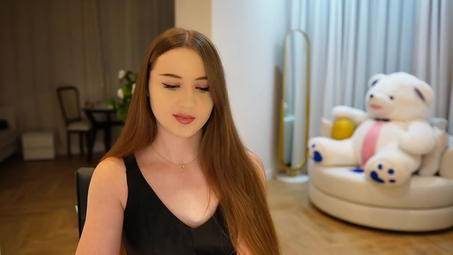 Gallery image thumbnail from Innocent_Soul's myfreecams stream on, 11/11/2024, 16:35 image 9 of 20