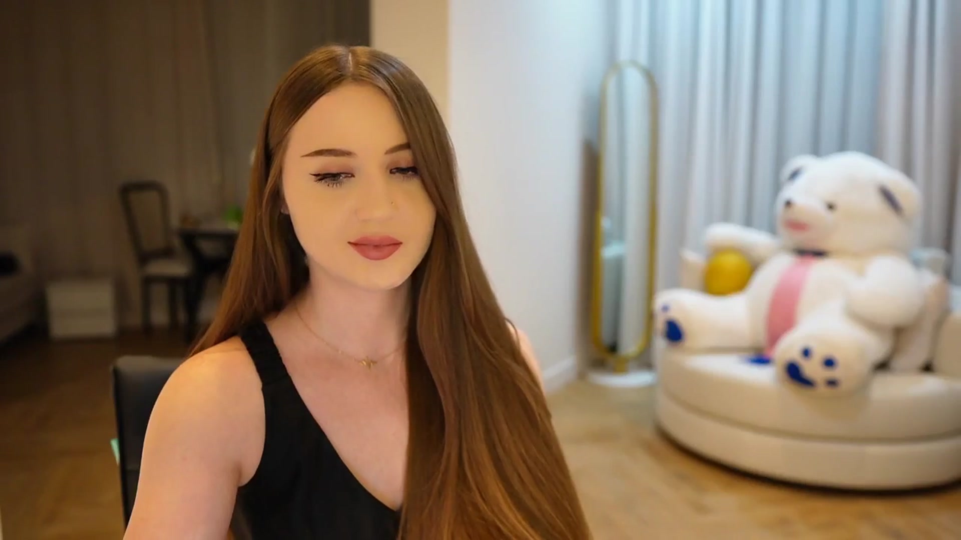 Gallery image thumbnail from Innocent_Soul's myfreecams stream on, 11/11/2024, 17:38 image 17 of 20