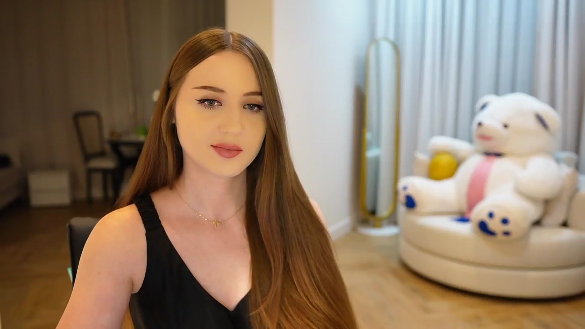 Gallery image thumbnail from Innocent_Soul's myfreecams stream on, 11/11/2024, 17:38 image 9 of 20