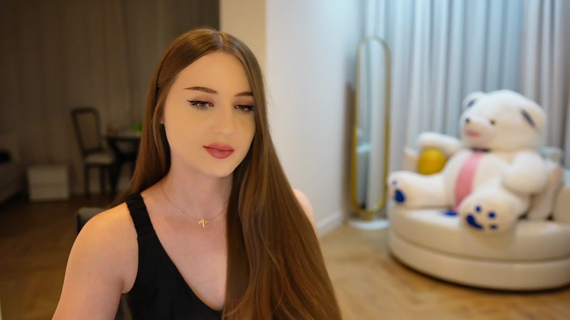 Gallery image thumbnail from Innocent_Soul's myfreecams stream on, 11/11/2024, 17:38 image 15 of 20